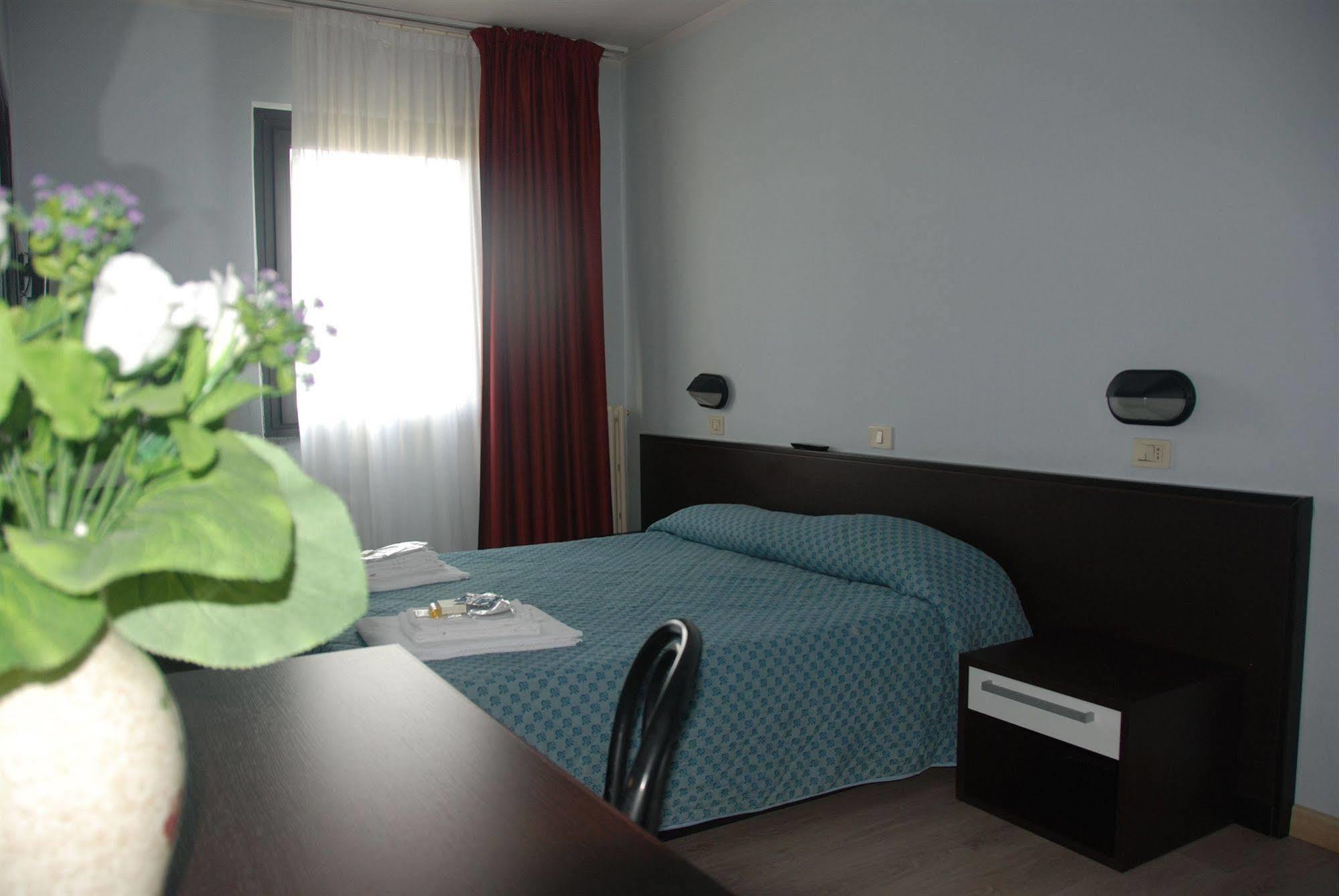 Hotel Olivi 살로 외부 사진