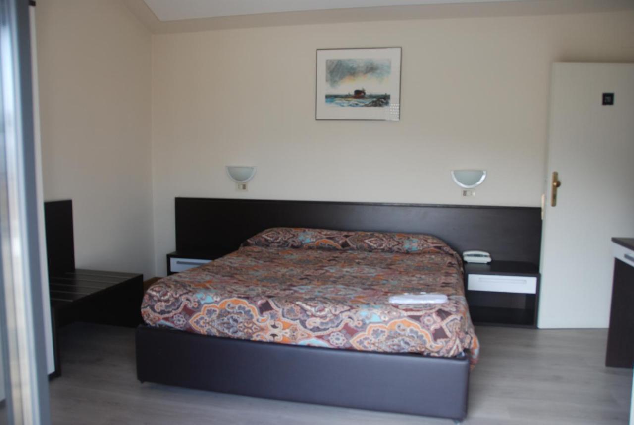 Hotel Olivi 살로 외부 사진