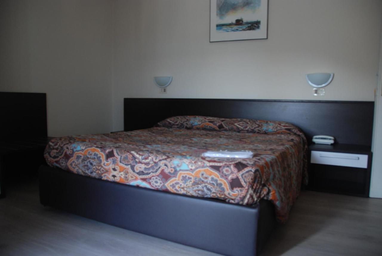 Hotel Olivi 살로 외부 사진